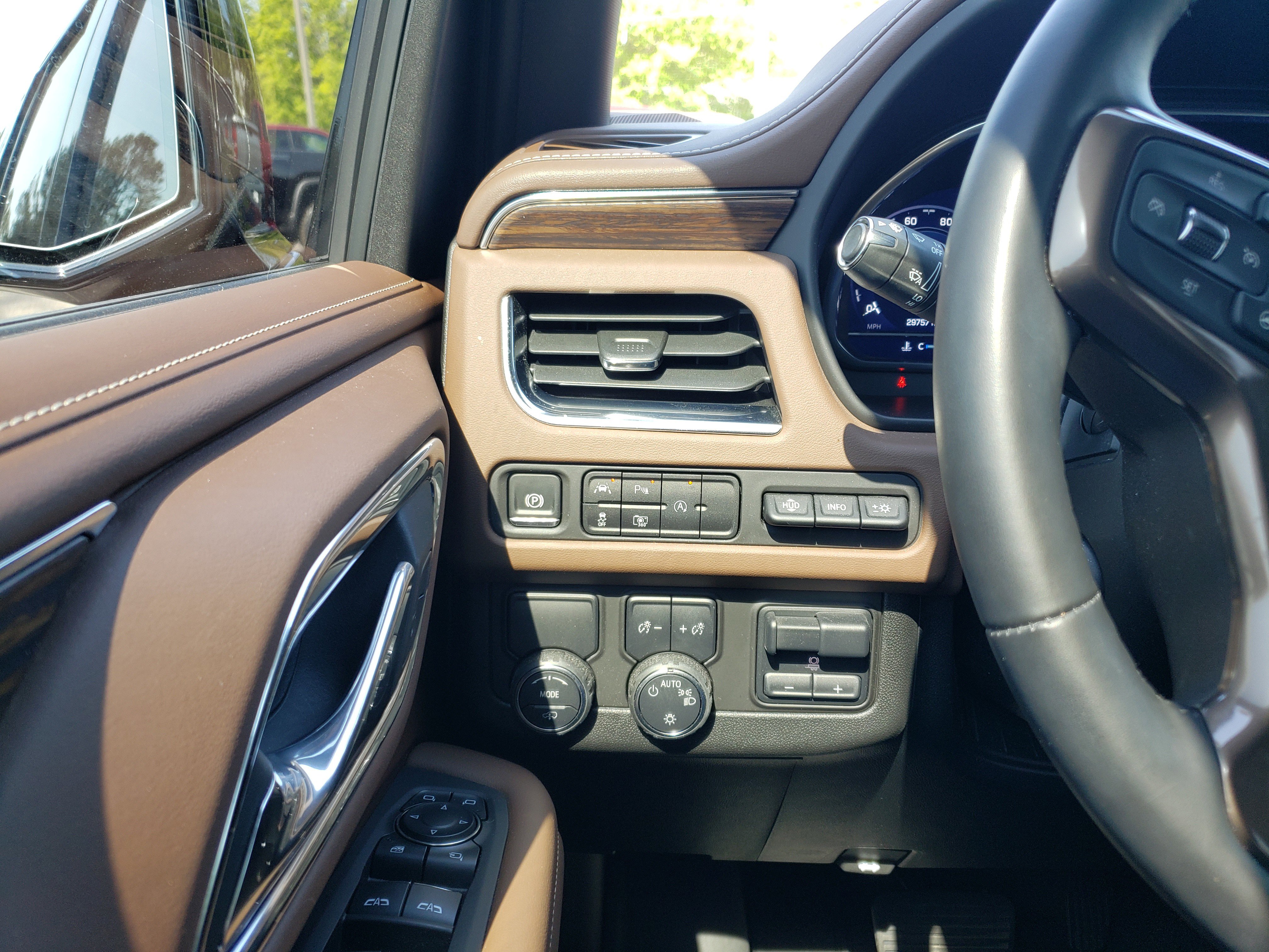 Used 2024 Chevrolet Tahoe High Country RWD image 16