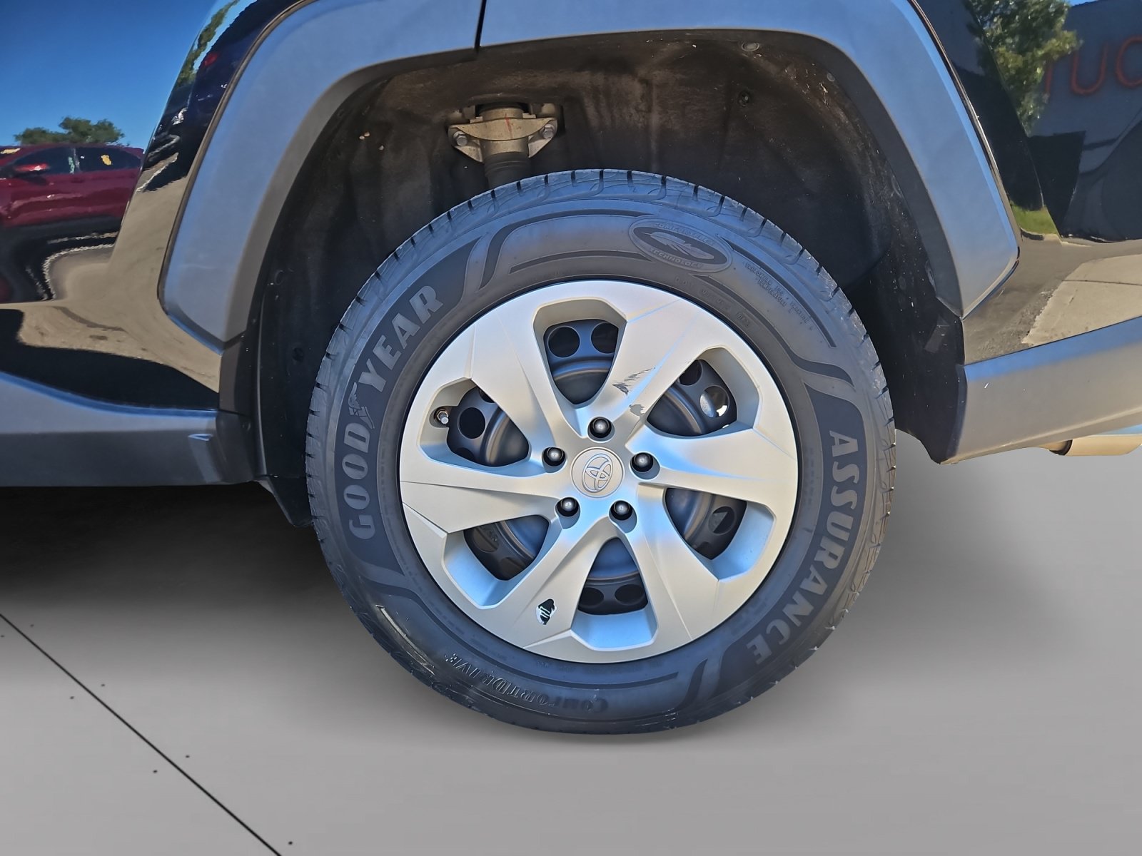 Used 2020 Toyota RAV4 LE FWD image 15