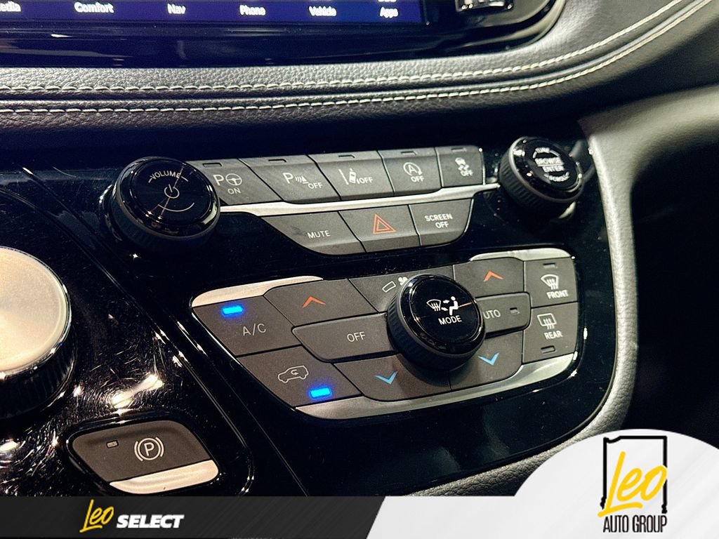 Used 2023 Chrysler Pacifica Limited w/ Uconnect Theater Family Group AWD/4WD image 19