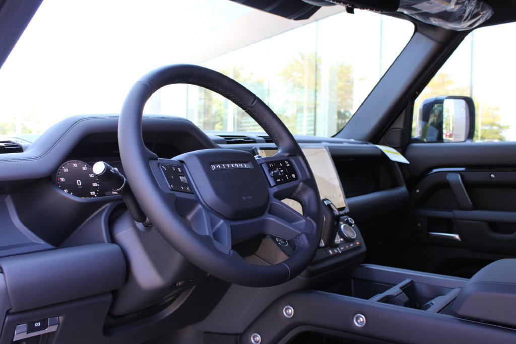 New 2026 Land Rover Defender 130 X-Dynamic SE AWD/4WD image 14