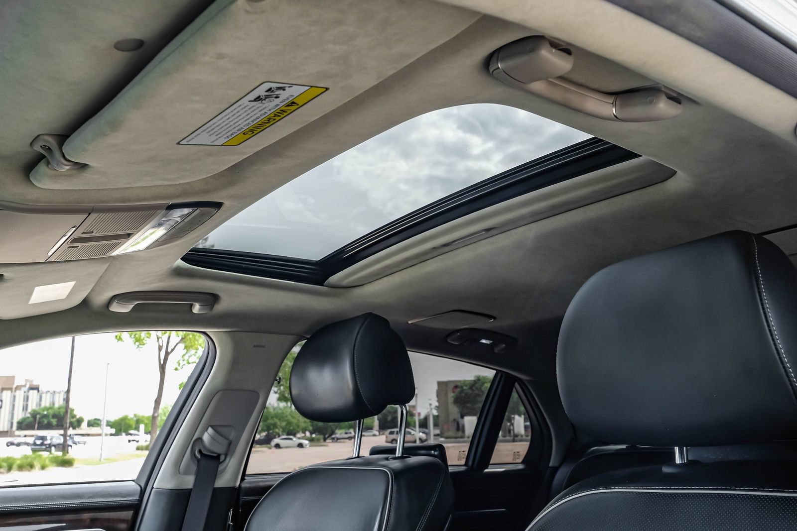 Used 2019 Genesis G90 5.0 Ultimate RWD image 5