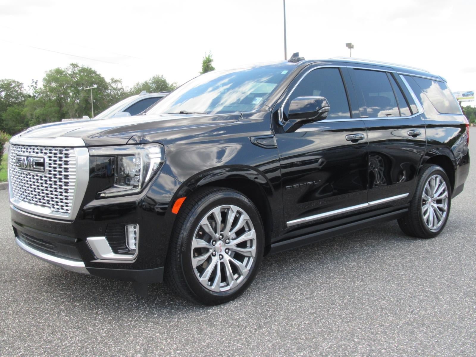 Used 2024 GMC Yukon Denali w/ Denali Reserve Package AWD/4WD image 3