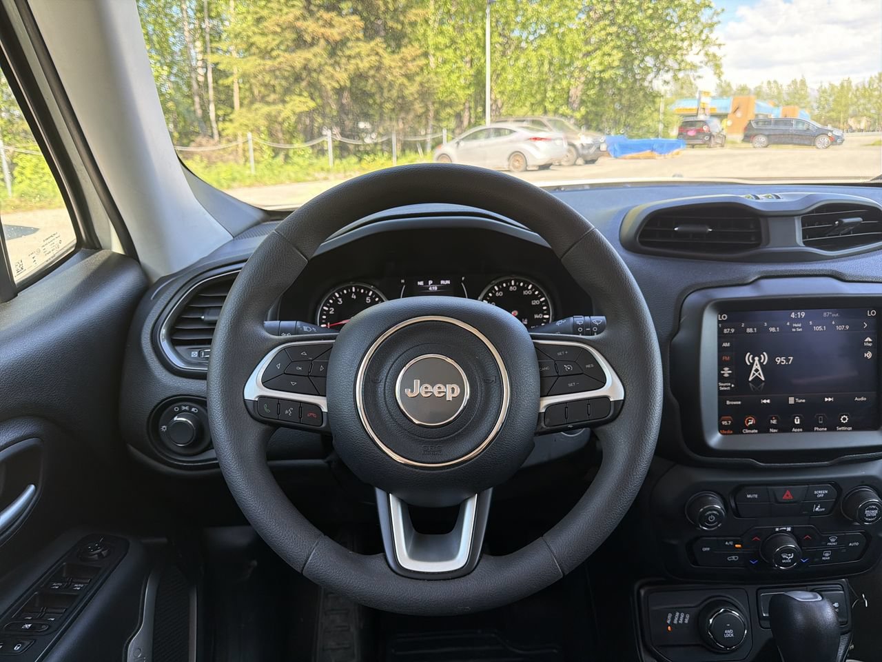 Used 2023 Jeep Renegade Latitude AWD/4WD image 14