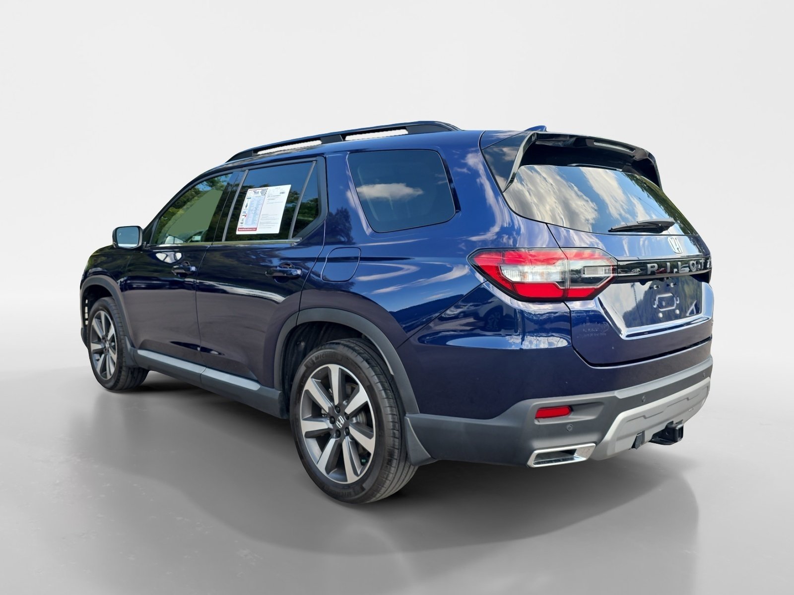Used 2023 Honda Pilot Touring image 3
