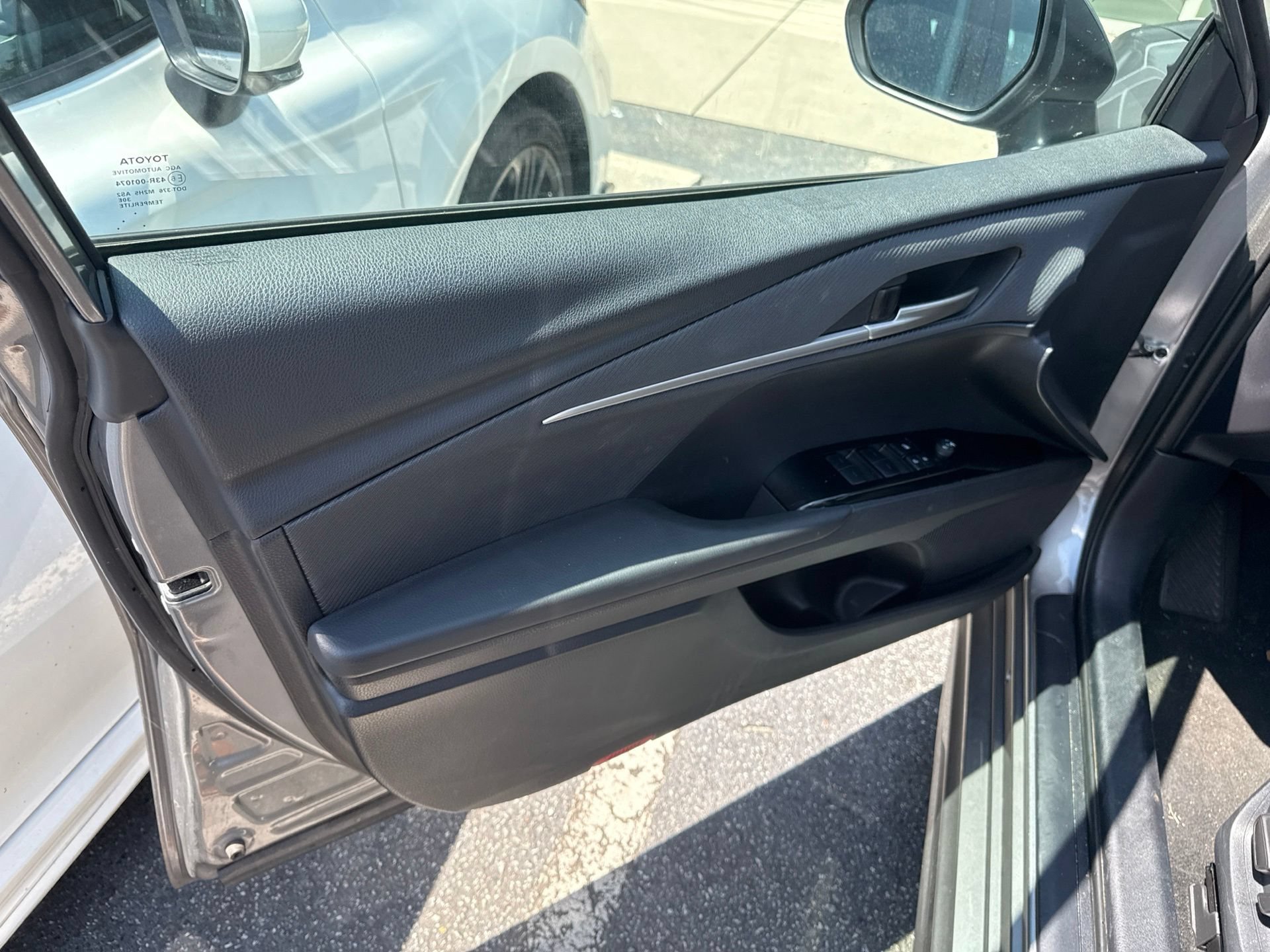 Used 2025 Toyota Camry SE FWD image 16