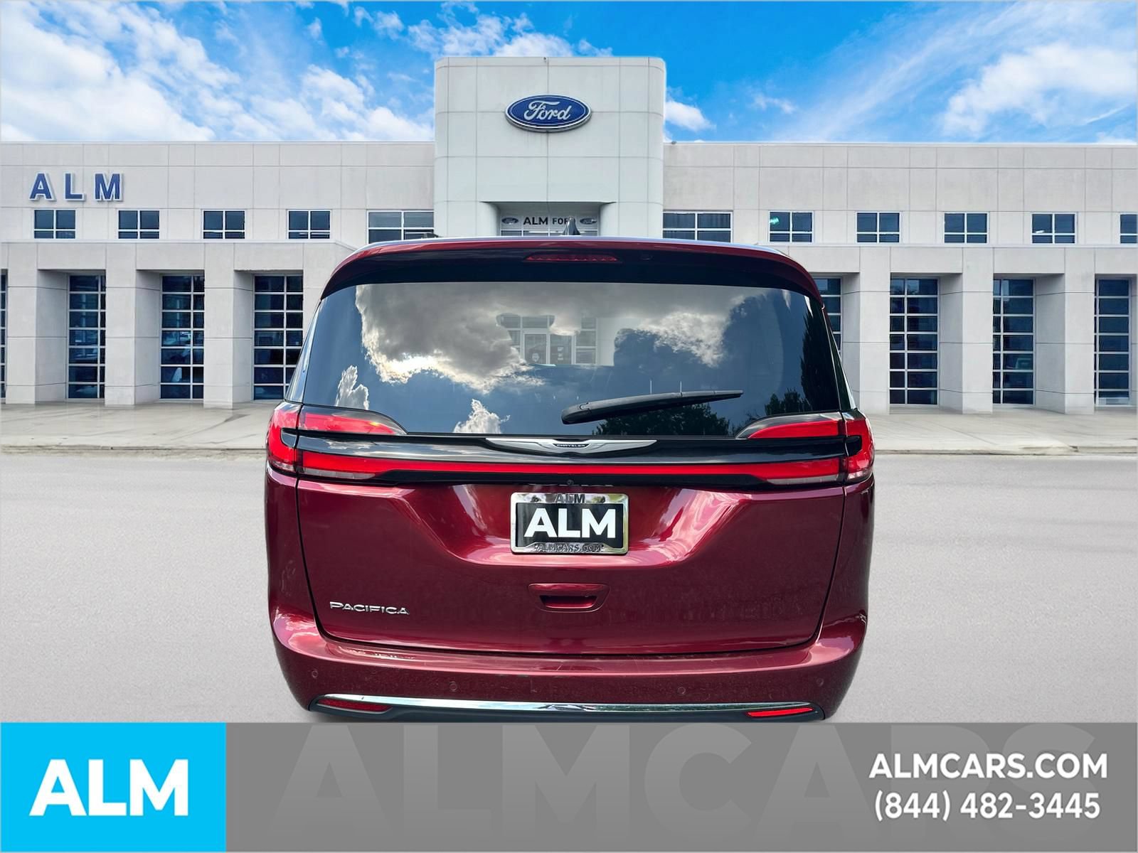 Used 2023 Chrysler Pacifica Touring-L FWD image 6