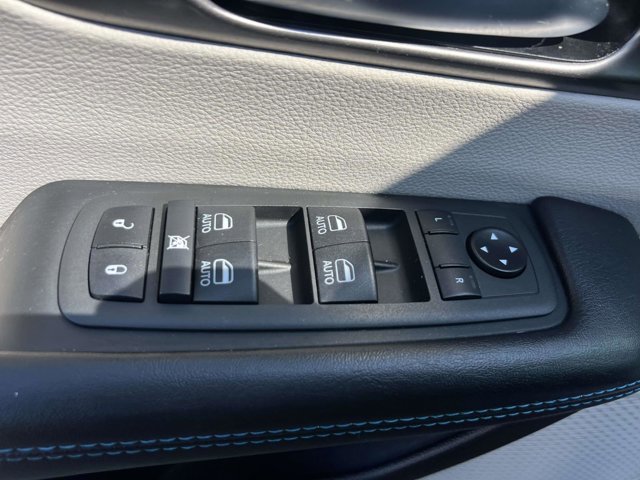 Certified 2021 Chrysler Pacifica Touring-L w/ Uconnect Theater Family Group FWD image 17