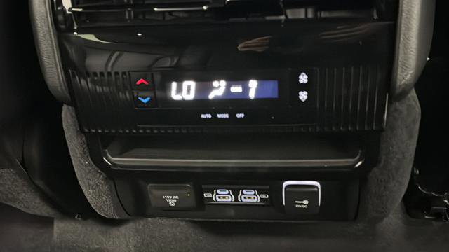 Used 2022 Jeep Wagoneer Series II AWD/4WD image 43