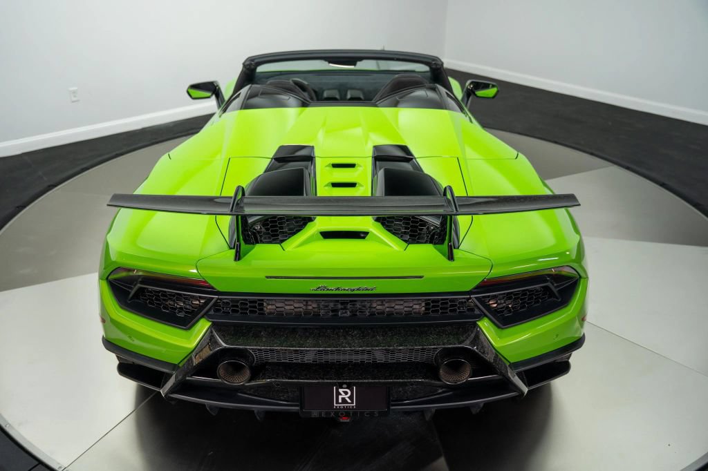 Used 2019 Lamborghini Huracan Performante AWD/4WD image 27