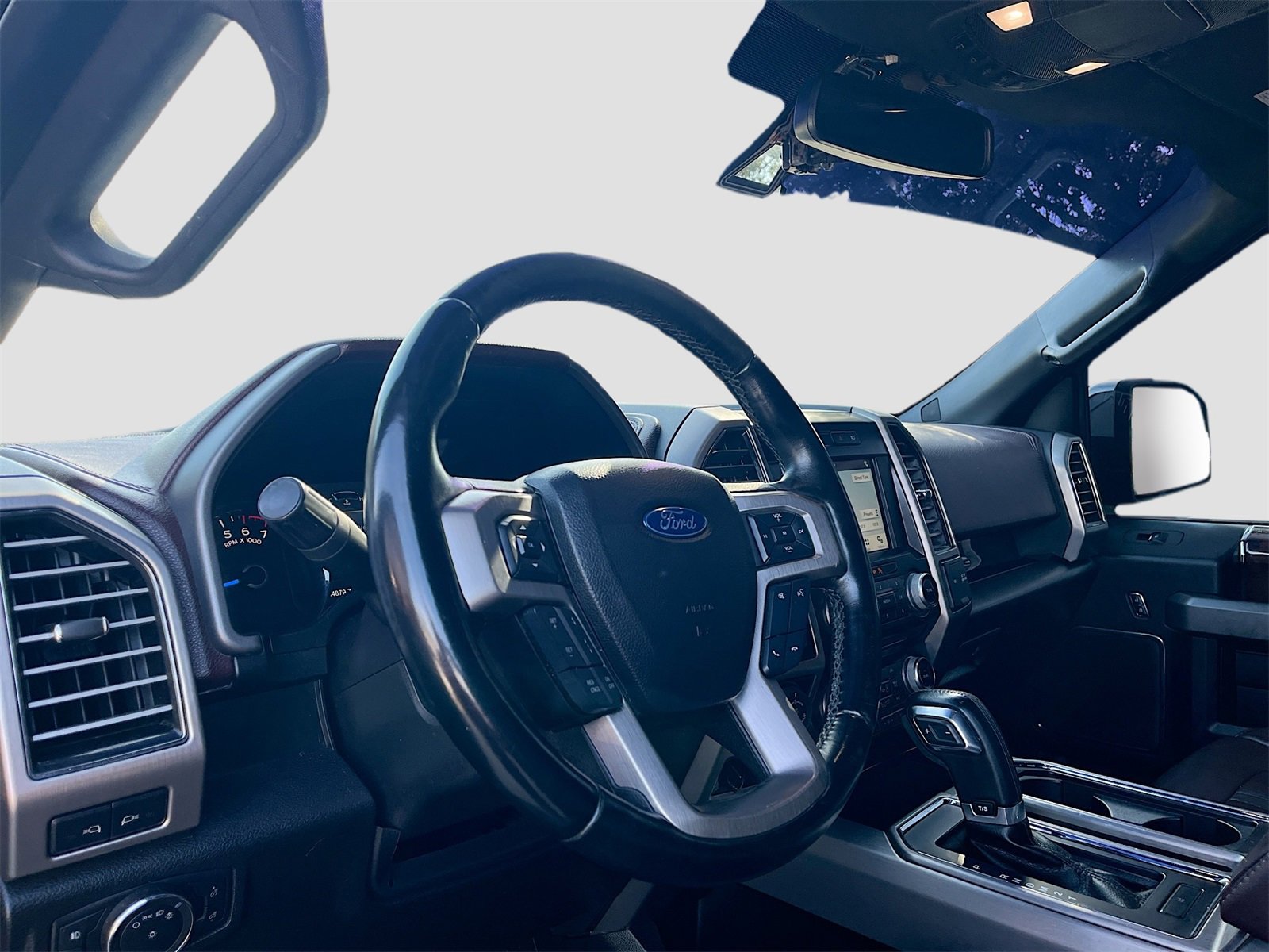 Used 2017 Ford F150 Platinum w/ Equipment Group 701A Luxury image 9