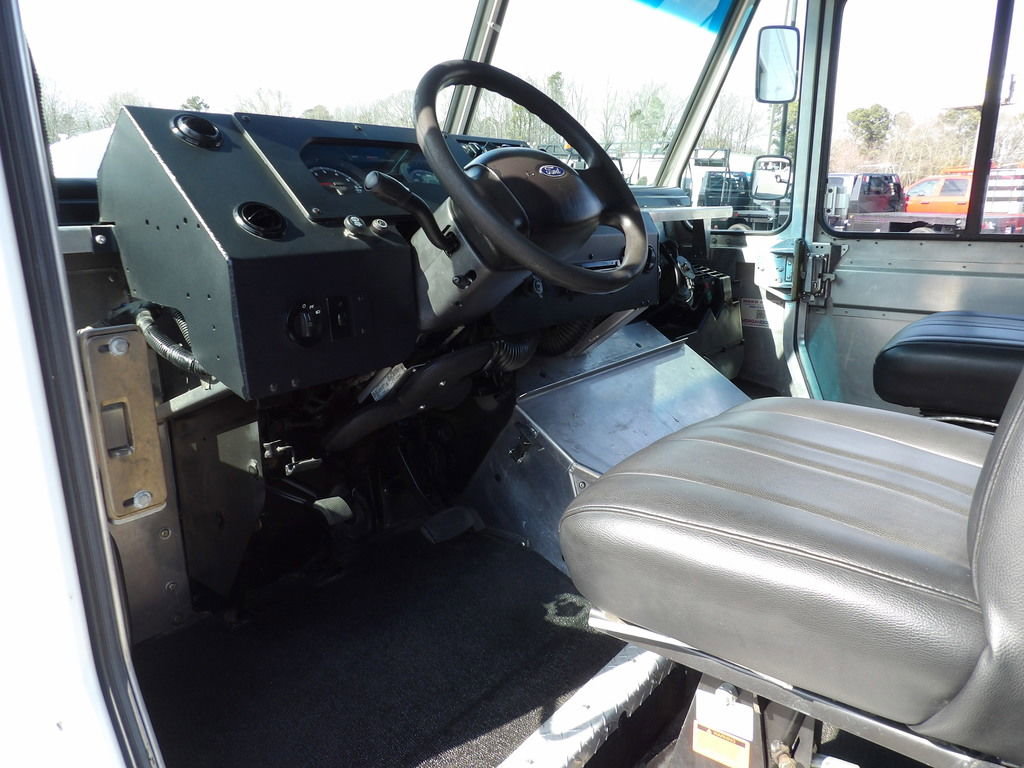 Used 2014 Ford E-350 and Econoline 350 Super Duty w/ A/C Prep Package RWD image 14