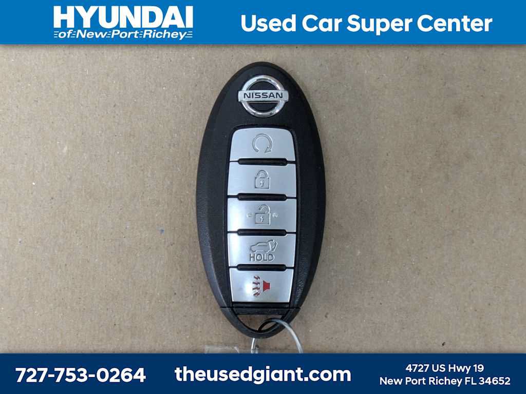 Used 2018 Nissan Rogue SV w/ Premium Package FWD image 38
