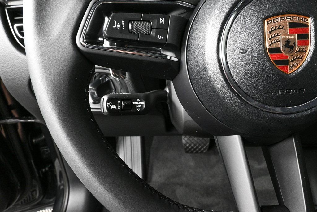 Certified 2026 Porsche Macan image 10