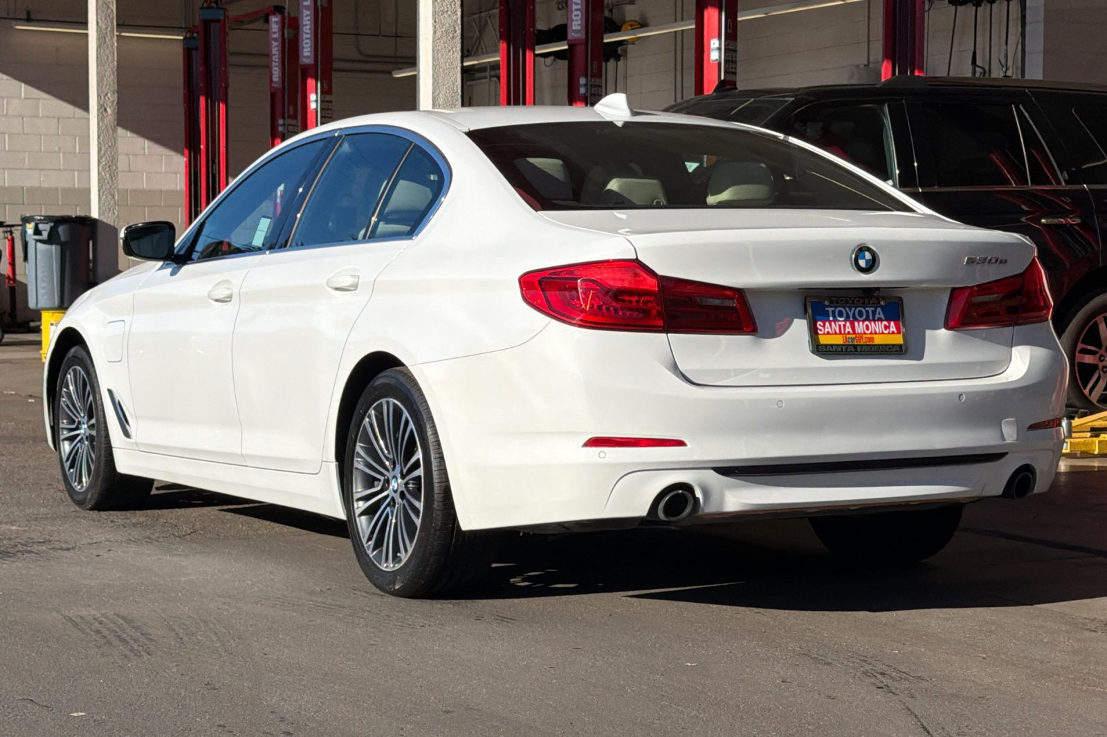 Used 2020 BMW 530e w/ Premium Package RWD image 6