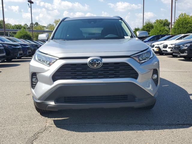 Used 2021 Toyota RAV4 XLE w/ Convenience Package FWD image 2