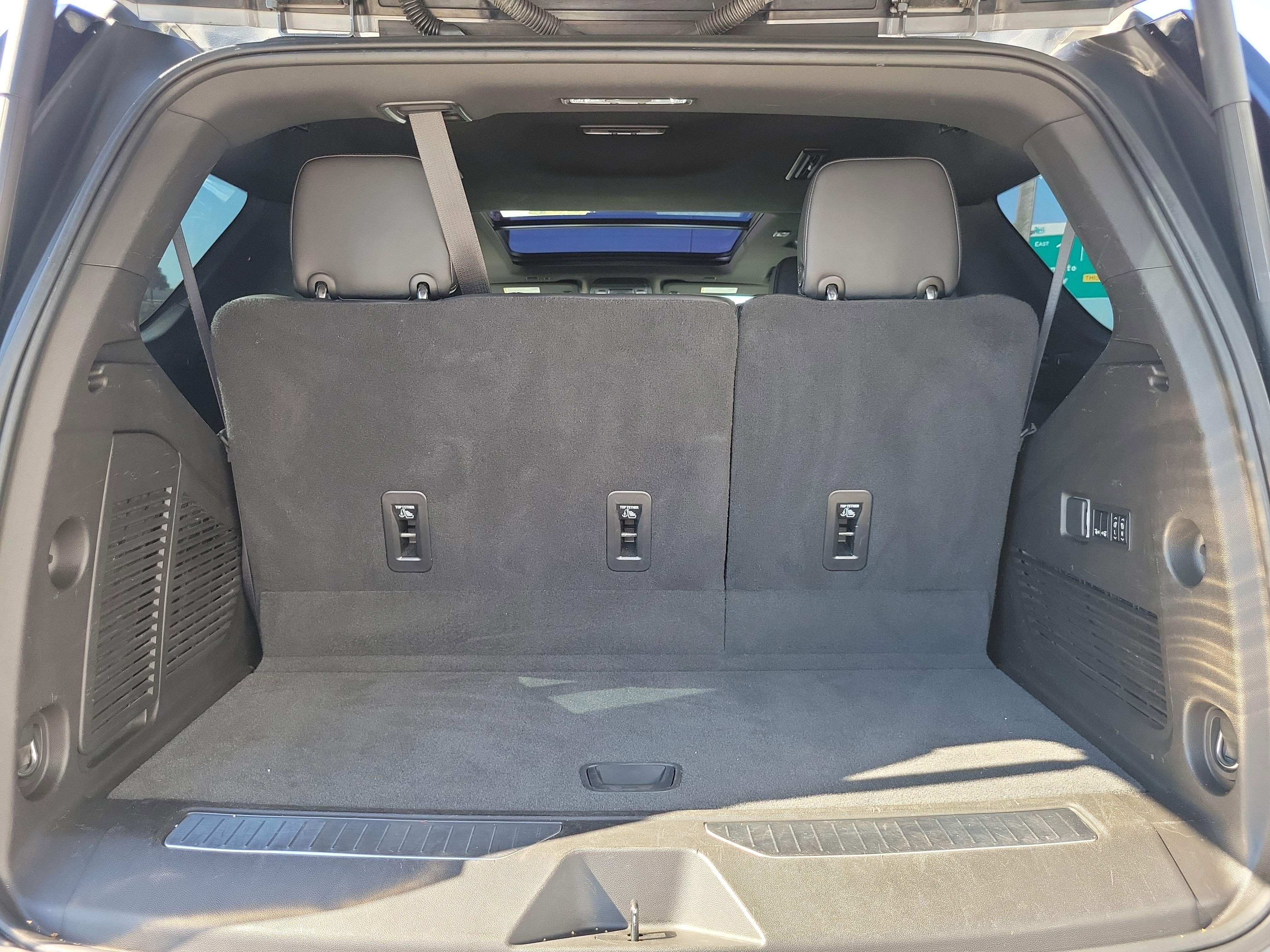 Used 2021 Chevrolet Tahoe Premier w/ Premium Package image 17