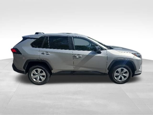 Used 2024 Toyota RAV4 LE AWD/4WD image 7
