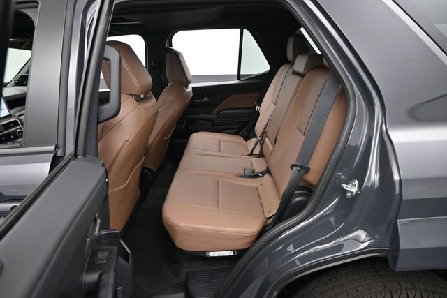 Used 2025 Toyota 4Runner Limited AWD/4WD image 23