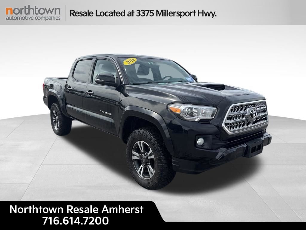 Used 2016 Toyota Tacoma TRD Sport w/ Towing Package image 3