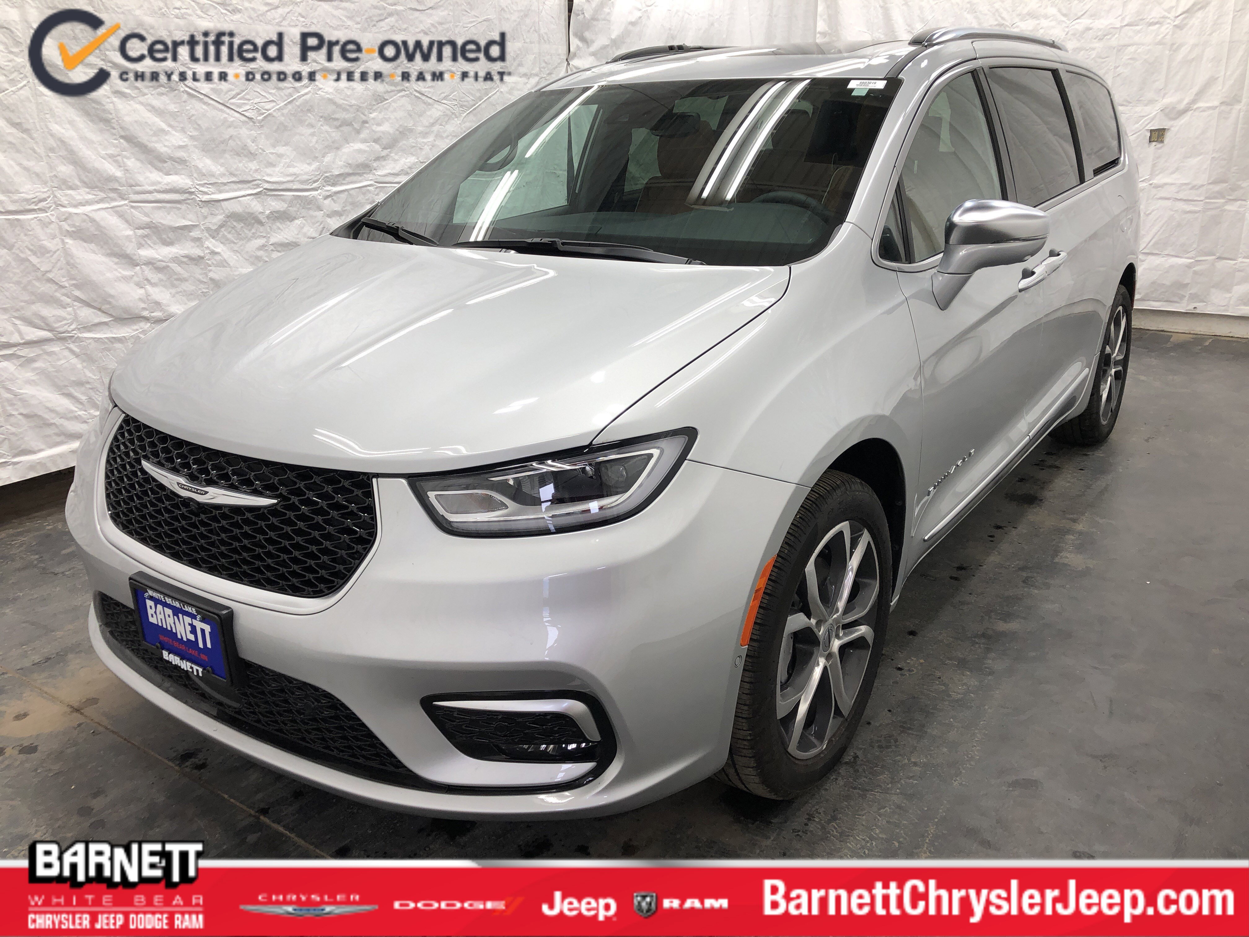 Certified 2024 Chrysler Pacifica Pinnacle w/ Trailer Tow Group AWD/4WD image 1