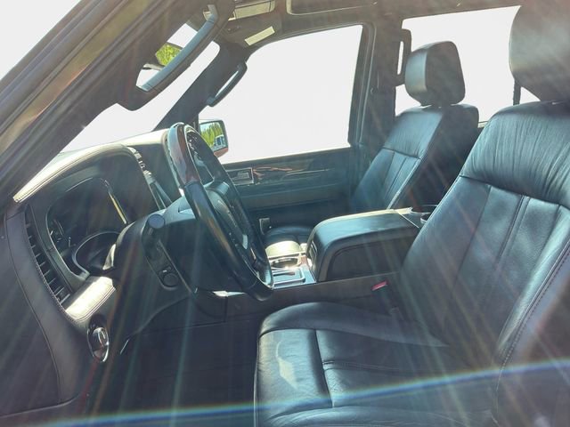 Used 2017 Lincoln Navigator Reserve image 10