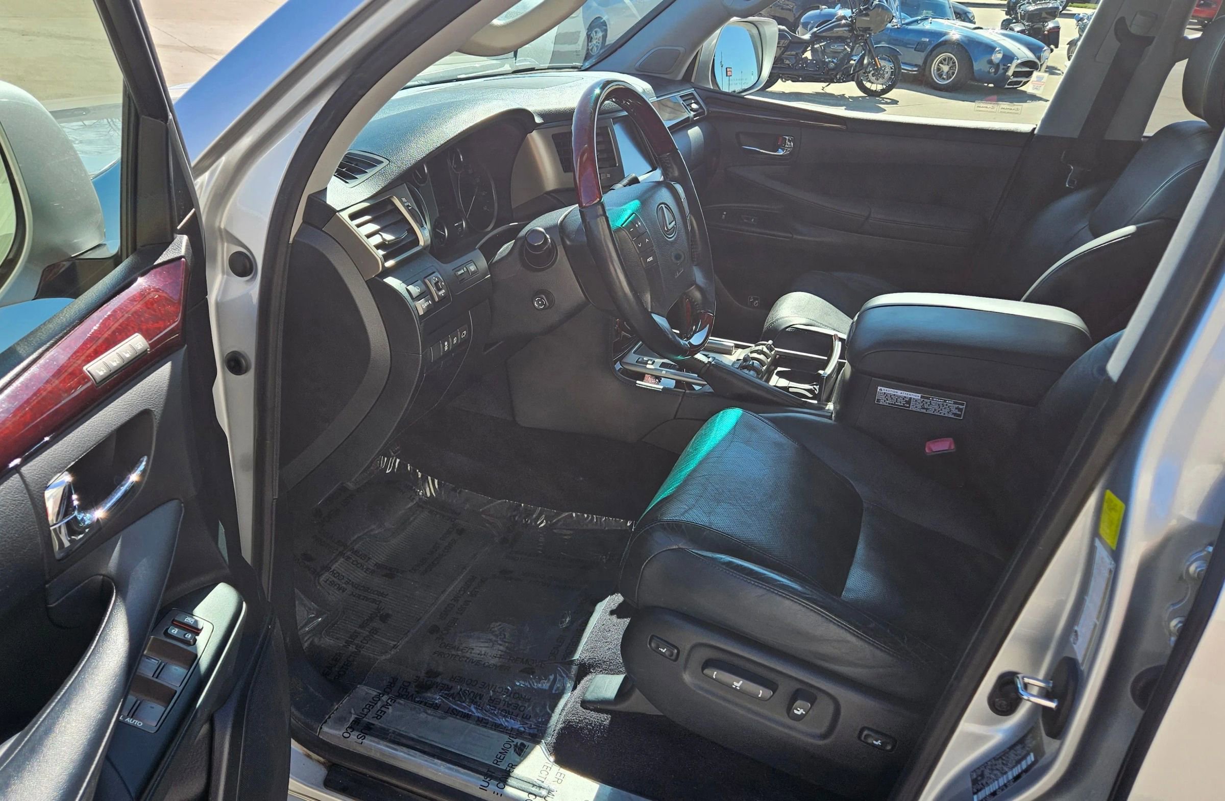 Used 2014 Lexus LX 570 4WD image 6