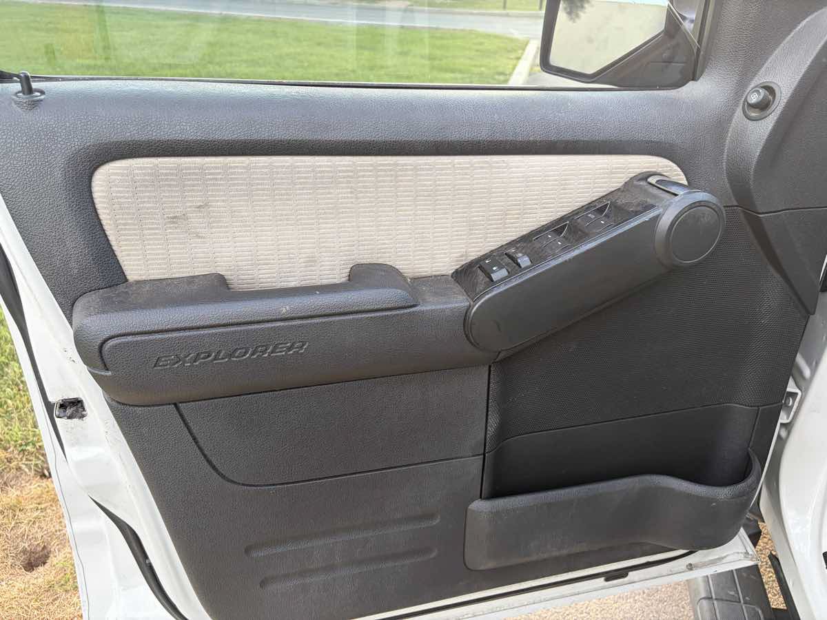 Used 2008 Ford Explorer Sport Trac XLT RWD image 19