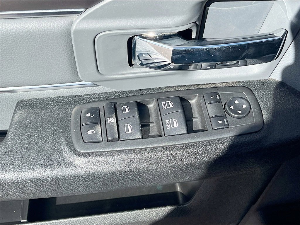 Used 2022 RAM 1500 Classic SLT image 17