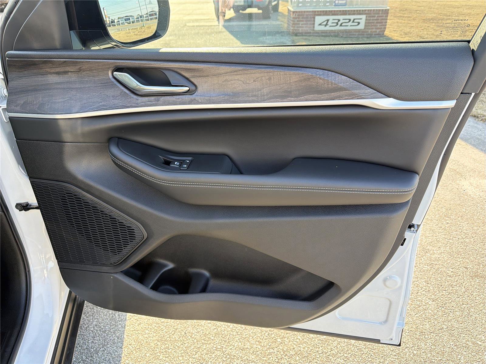 New 2025 Jeep Grand Cherokee L Limited w/ Black Appearance Package image 14