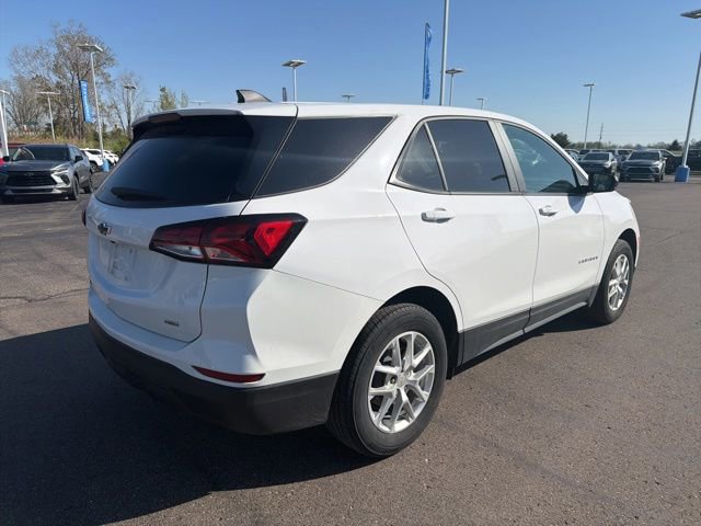 Used 2024 Chevrolet Equinox LS w/ LS Convenience Package AWD/4WD image 5