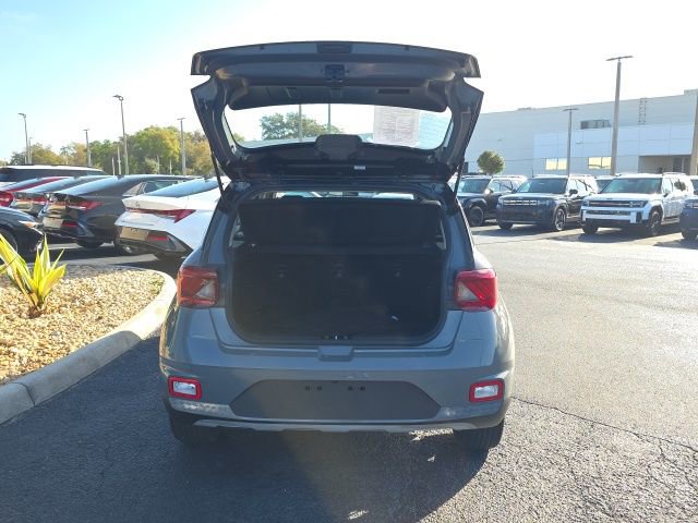 Certified 2022 Hyundai Venue Limited w/ Cargo Package image 21
