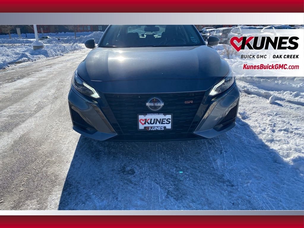 Used 2024 Nissan Altima 2.5 SR image 3