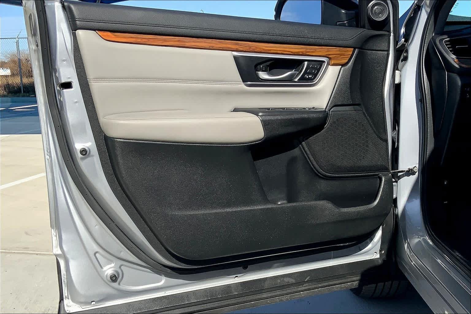 Used 2017 Honda CR-V Touring image 22