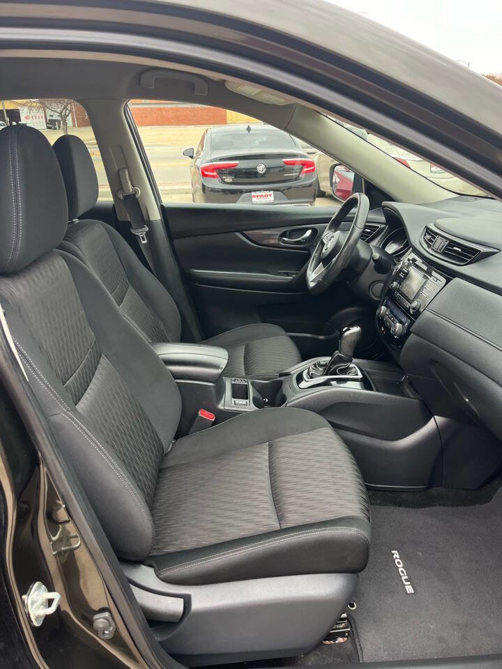 Used 2017 Nissan Rogue SV image 33
