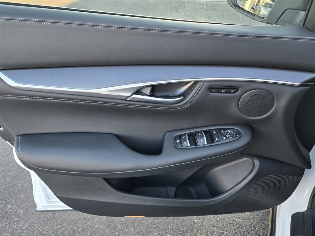 Certified 2025 INFINITI QX55 Luxe w/ Cargo Package image 16