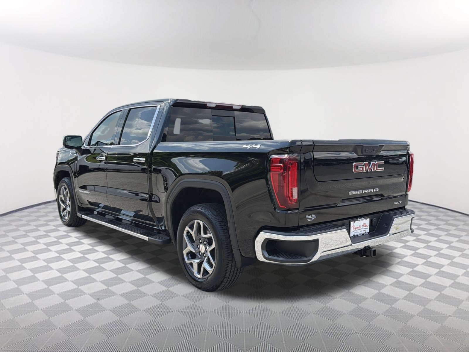 Used 2022 GMC Sierra 1500 SLT w/ SLT Convenience Package AWD/4WD image 3