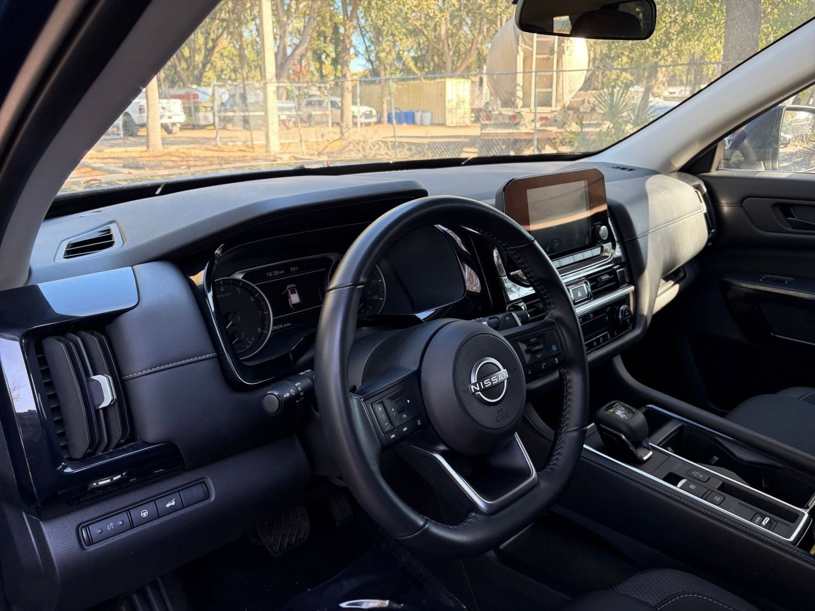 Used 2025 Nissan Pathfinder SV image 33