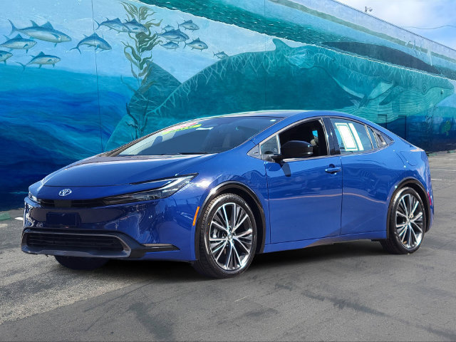 Used 2024 Toyota Prius XLE FWD image 3