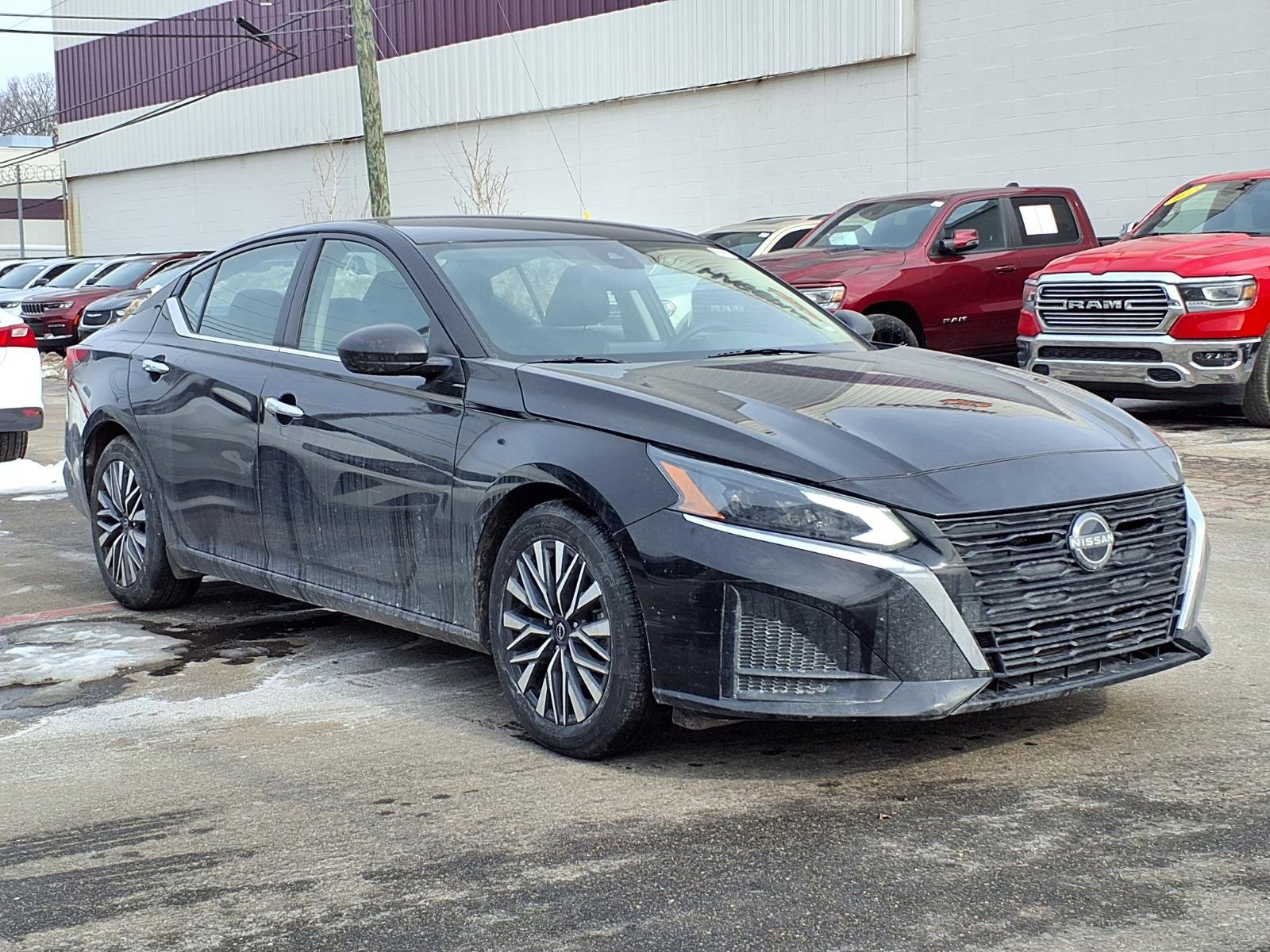 Used 2024 Nissan Altima 2.5 SV