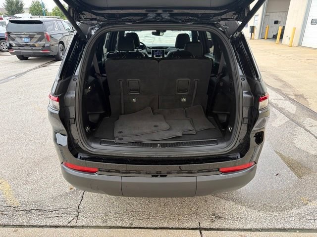 Used 2024 Jeep Grand Cherokee L Altitude AWD/4WD image 15
