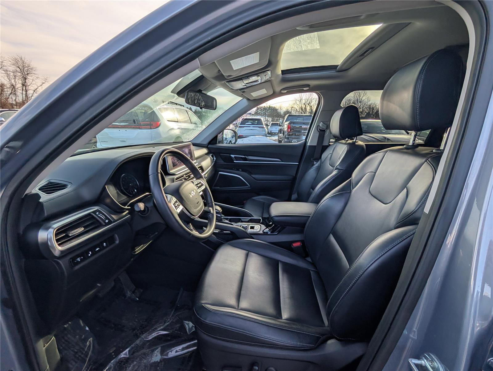 Used 2022 Kia Telluride S image 15