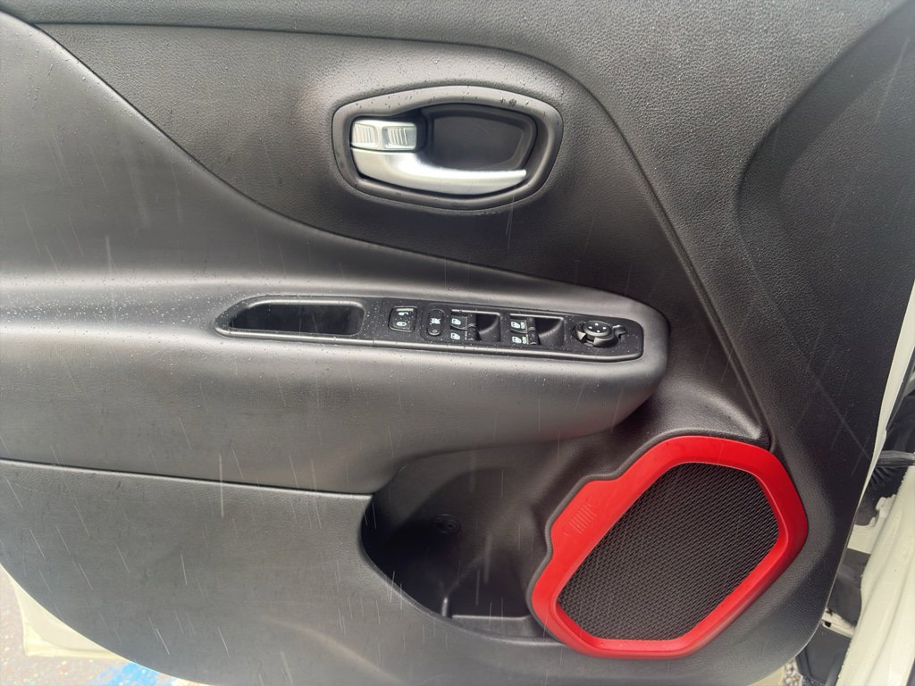 Used 2019 Jeep Renegade Trailhawk w/ LED Lighting Group AWD/4WD image 6