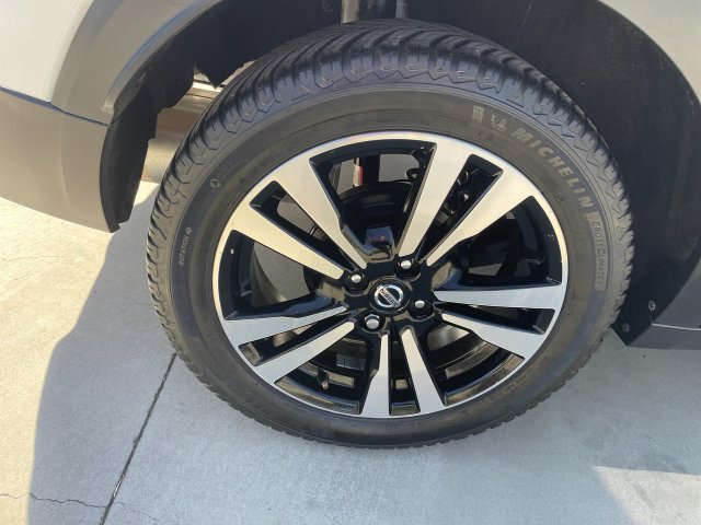 Used 2019 Nissan Kicks SR FWD image 31