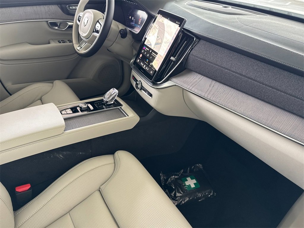 New 2026 Volvo XC90 T8 Ultra image 16
