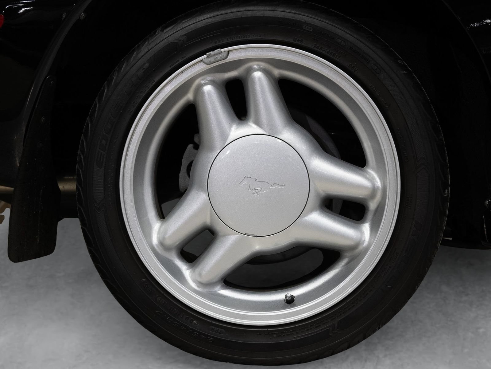 Used 1995 Ford Mustang GT RWD image 8