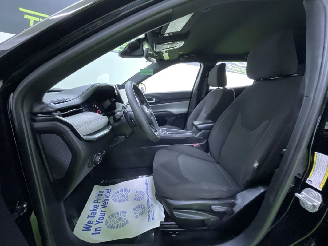 Used 2024 Jeep Compass Sport image 18