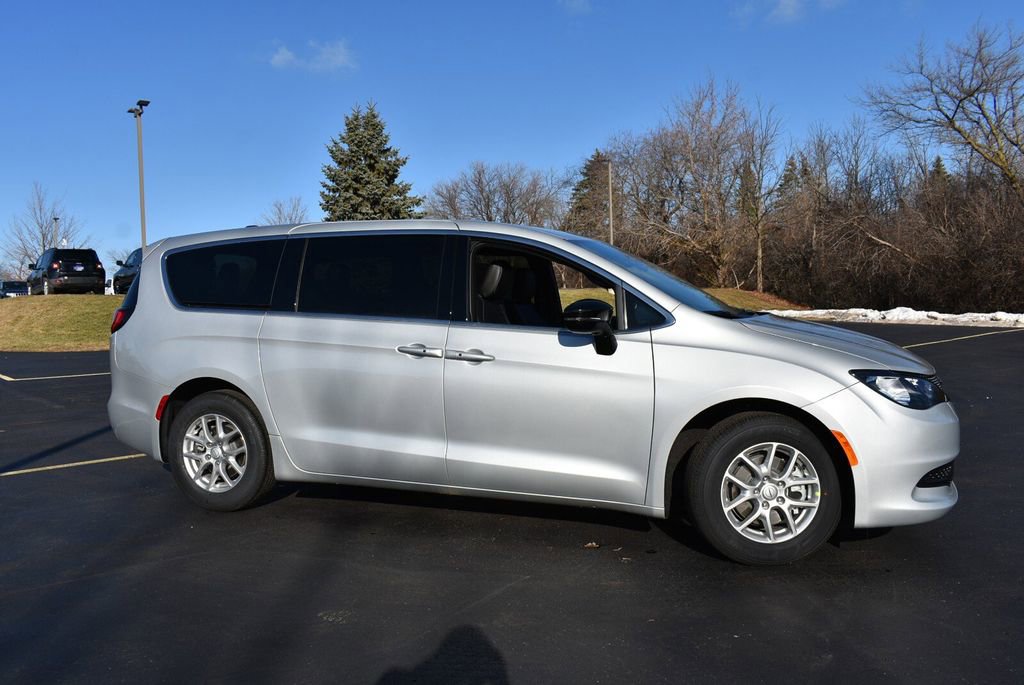 New 2026 Chrysler Voyager LX image 3