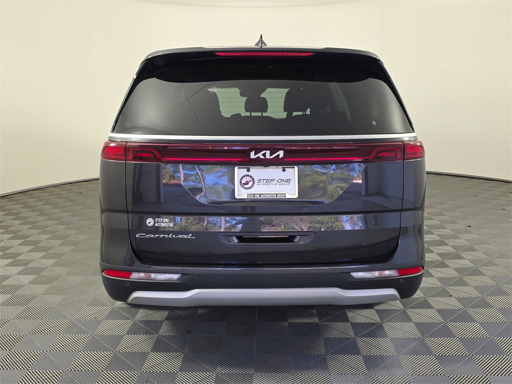 Used 2022 Kia Carnival LX image 6