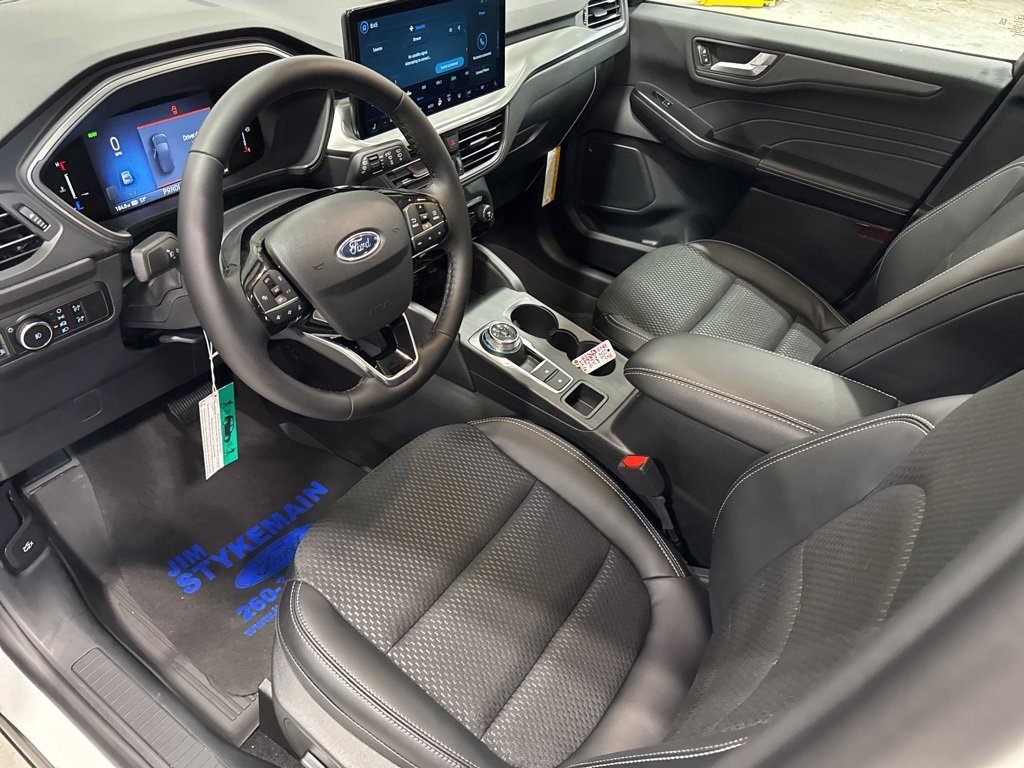 New 2025 Ford Escape SE w/ Class II Trailer Tow Package image 16