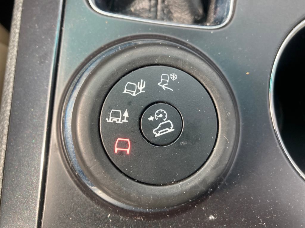 Used 2017 Ford Explorer XLT w/ Equipment Group 202A AWD/4WD image 45